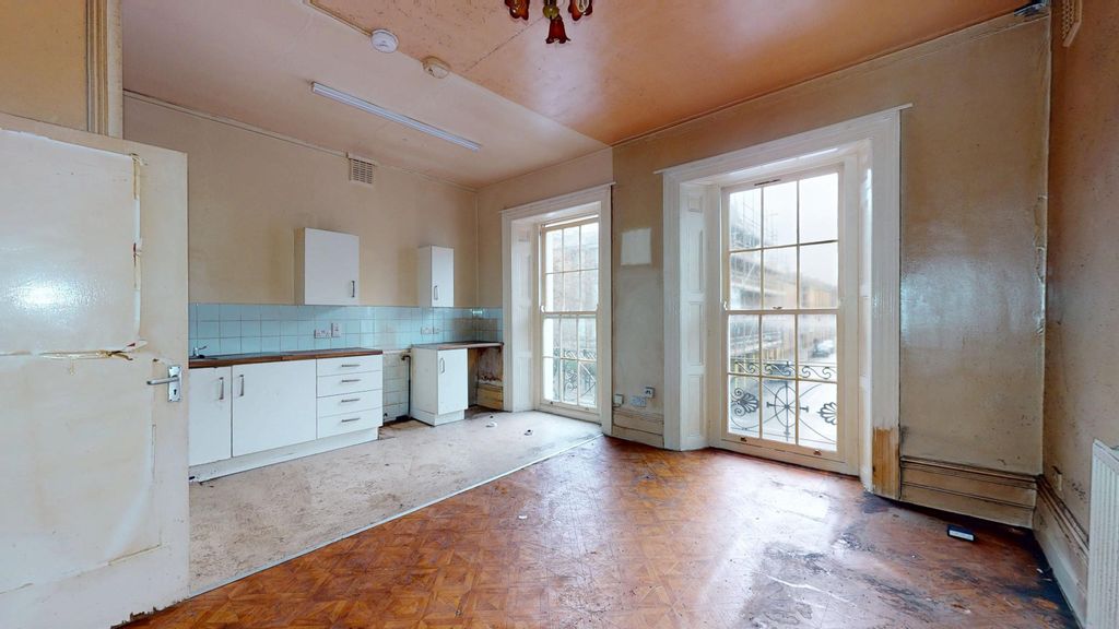 Property photo 2 of 14 Flat B, 220 Liverpool Road, Islington, London, N1 1Le