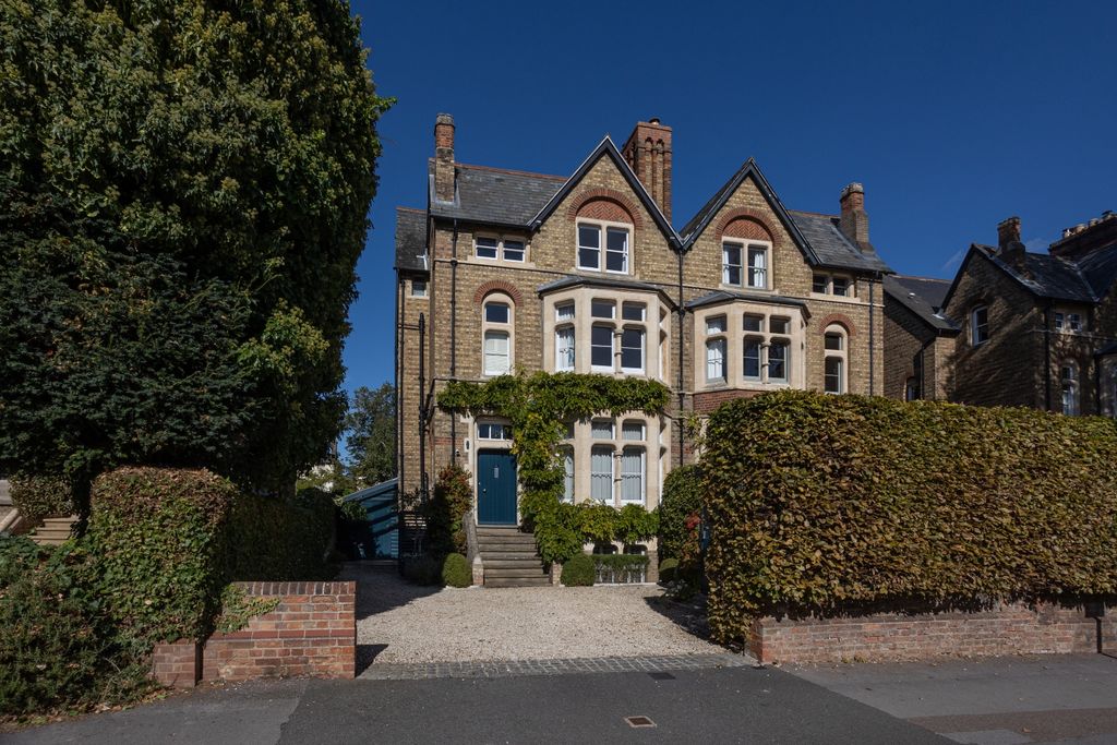 Property photo 1 of 29 External