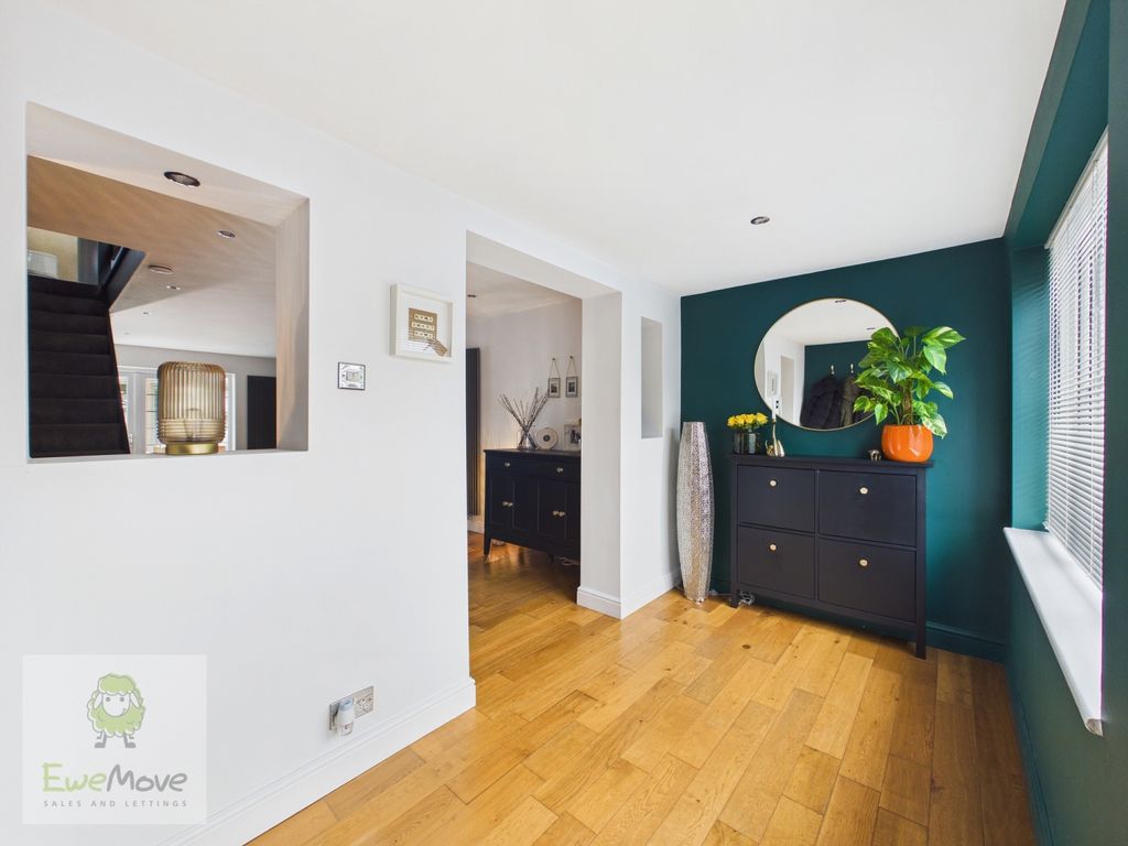 Property photo 2 of 22 Entrance Hall