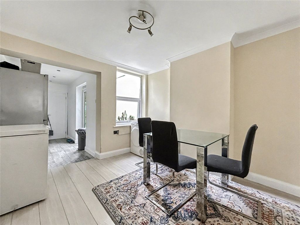 Property photo 3 of 11 Picture No. 12