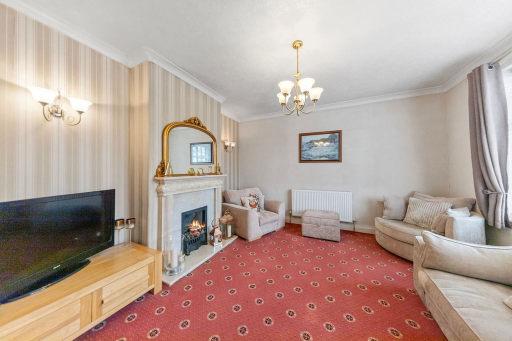 Property photo 2 of 31