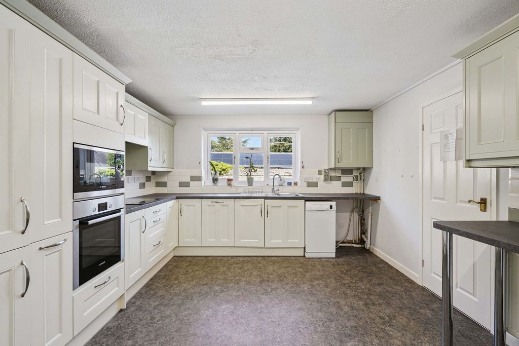 Property photo 2 of 16 Kitchen