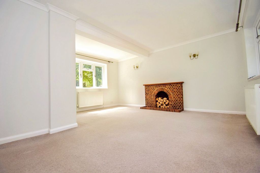 Property photo 3 of 25