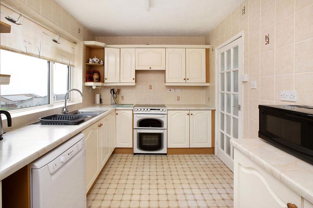 Property photo 3 of 23
