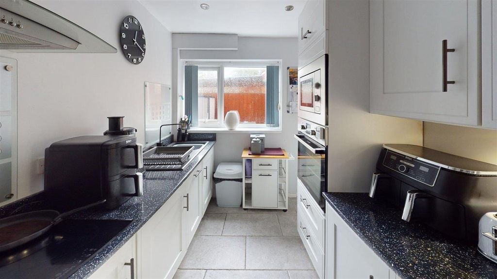 Property photo 3 of 13 Kitchen