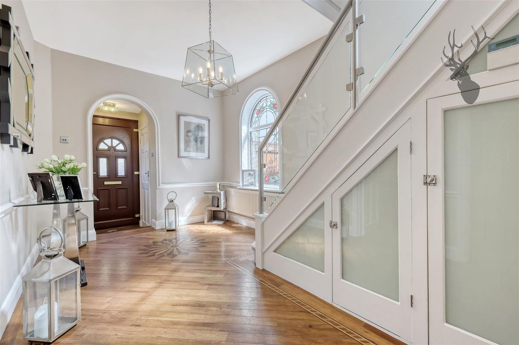 Property photo 3 of 43