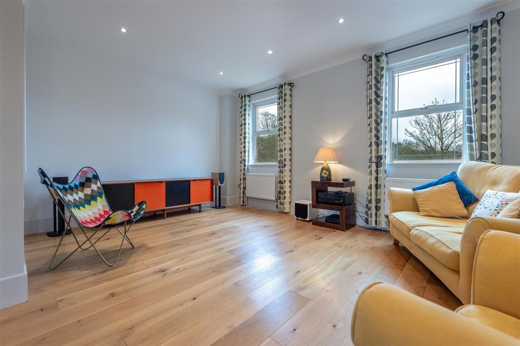 Property photo 2 of 26 Profotodesign-6-Social-Media.Jpg