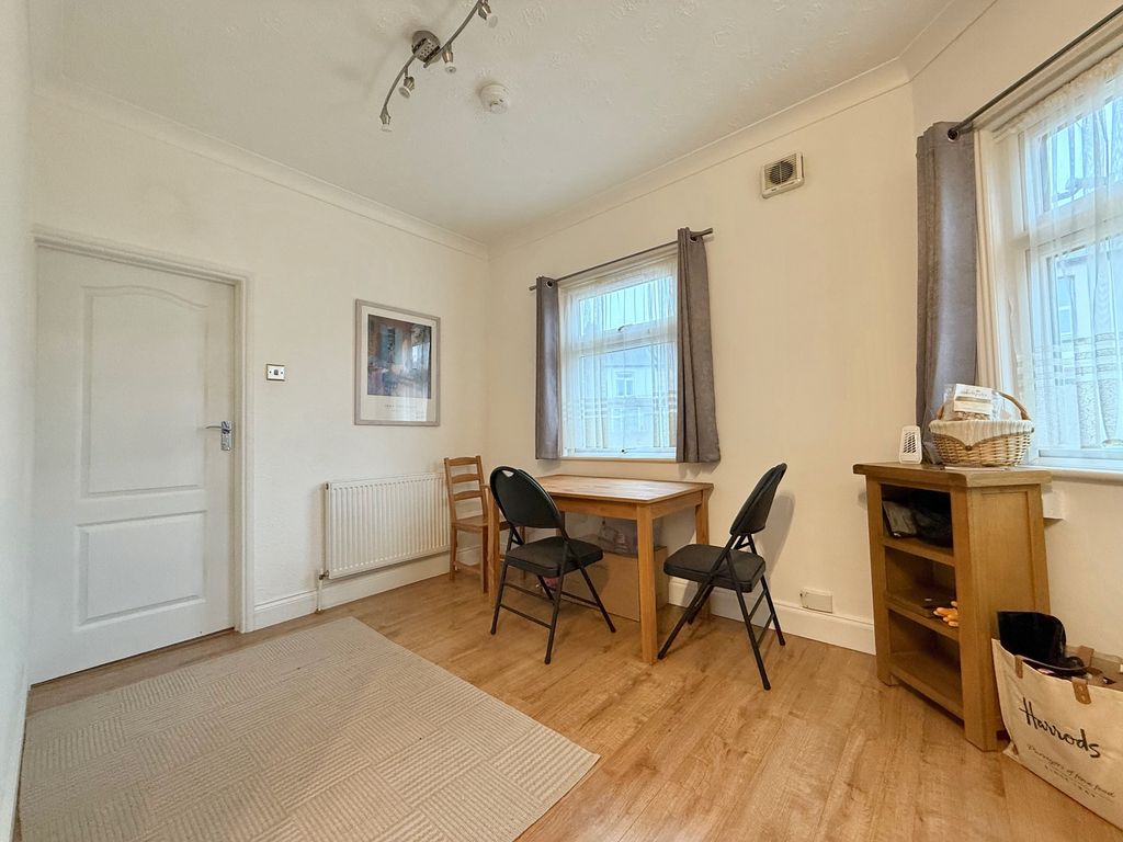 Property photo 3 of 8 Living/Dining Area