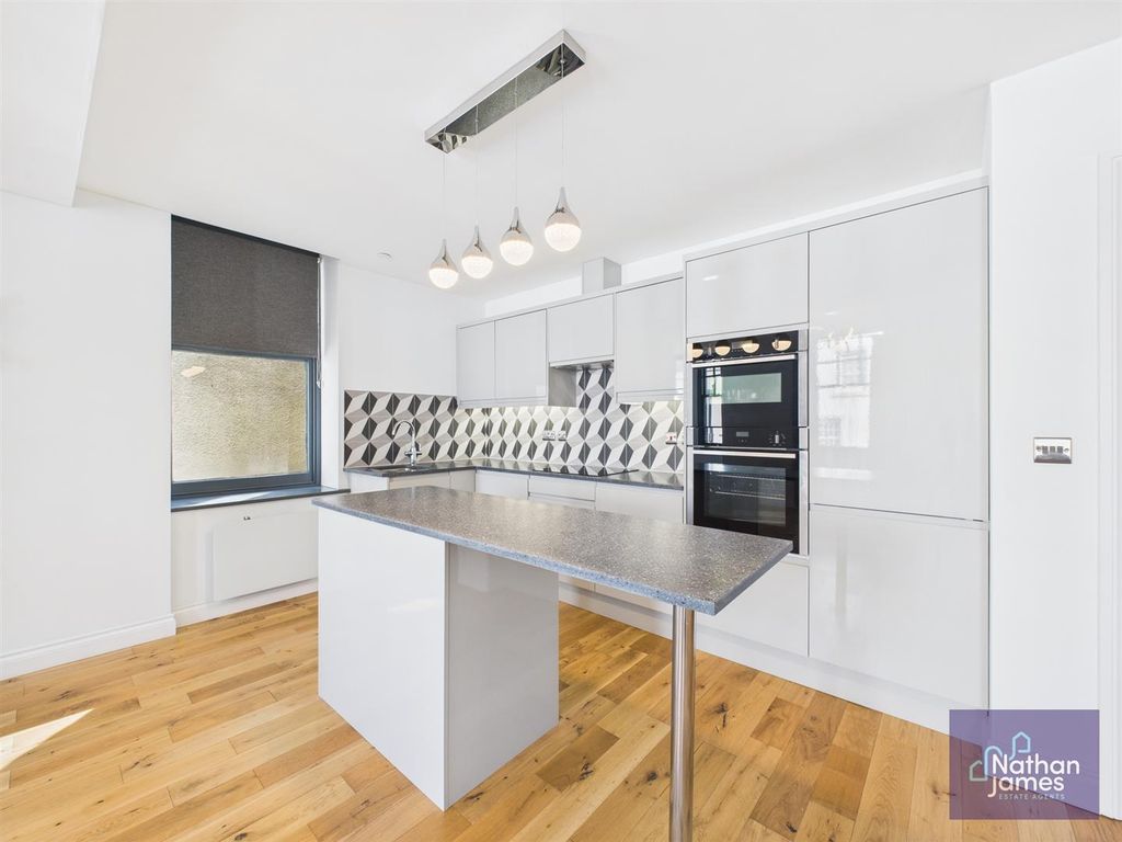 Property photo 2 of 9 Cam03071G0-Pr0016-Still001.Jpg