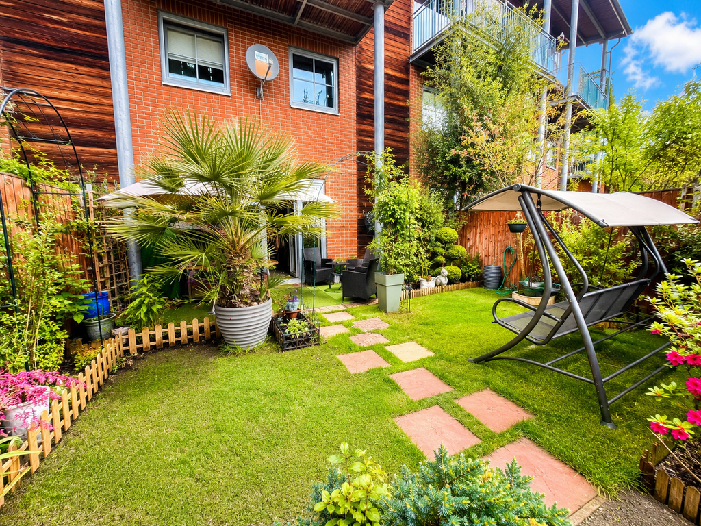 Property photo 2 of 18 Garden
