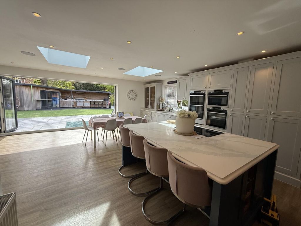 Property photo 3 of 32 Kitchen