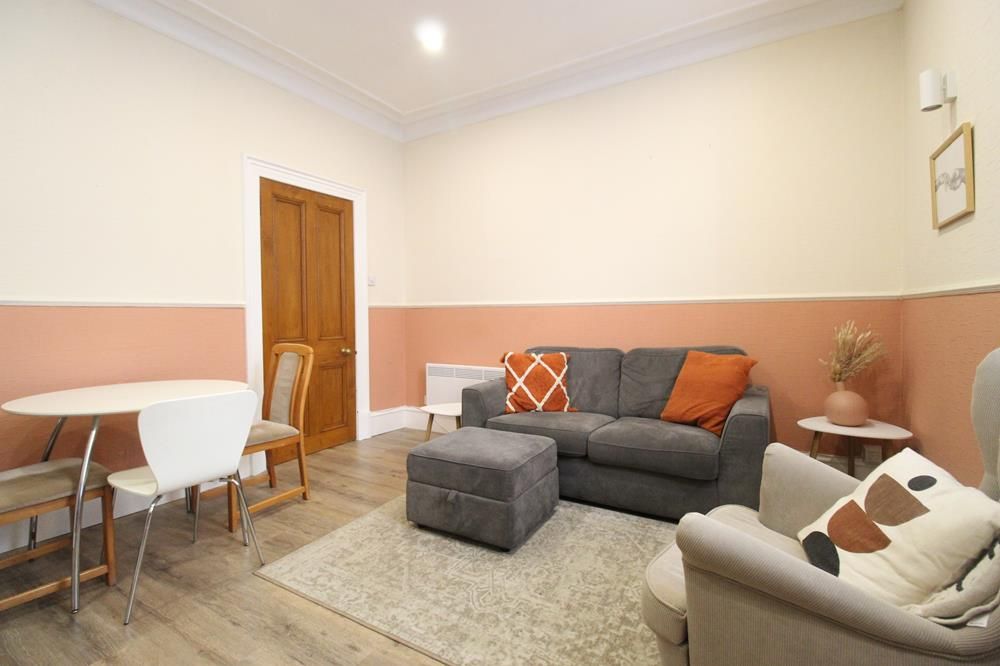 Property photo 1 of 6 Lounge
