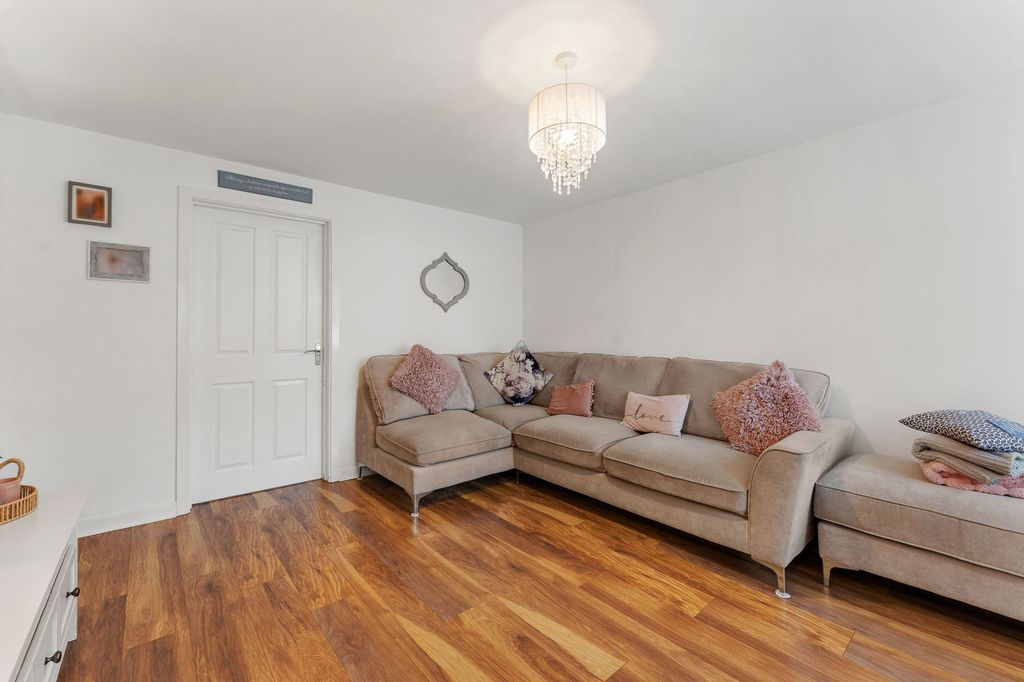 Property photo 2 of 25