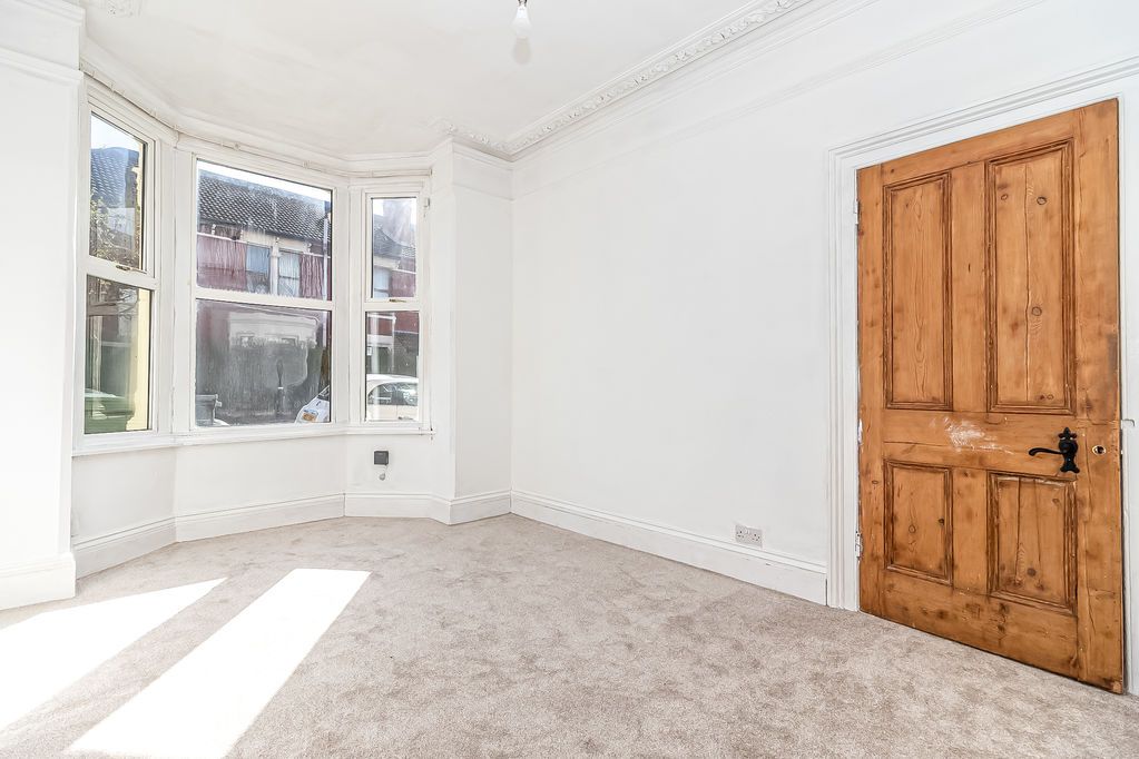 Property photo 3 of 22 .