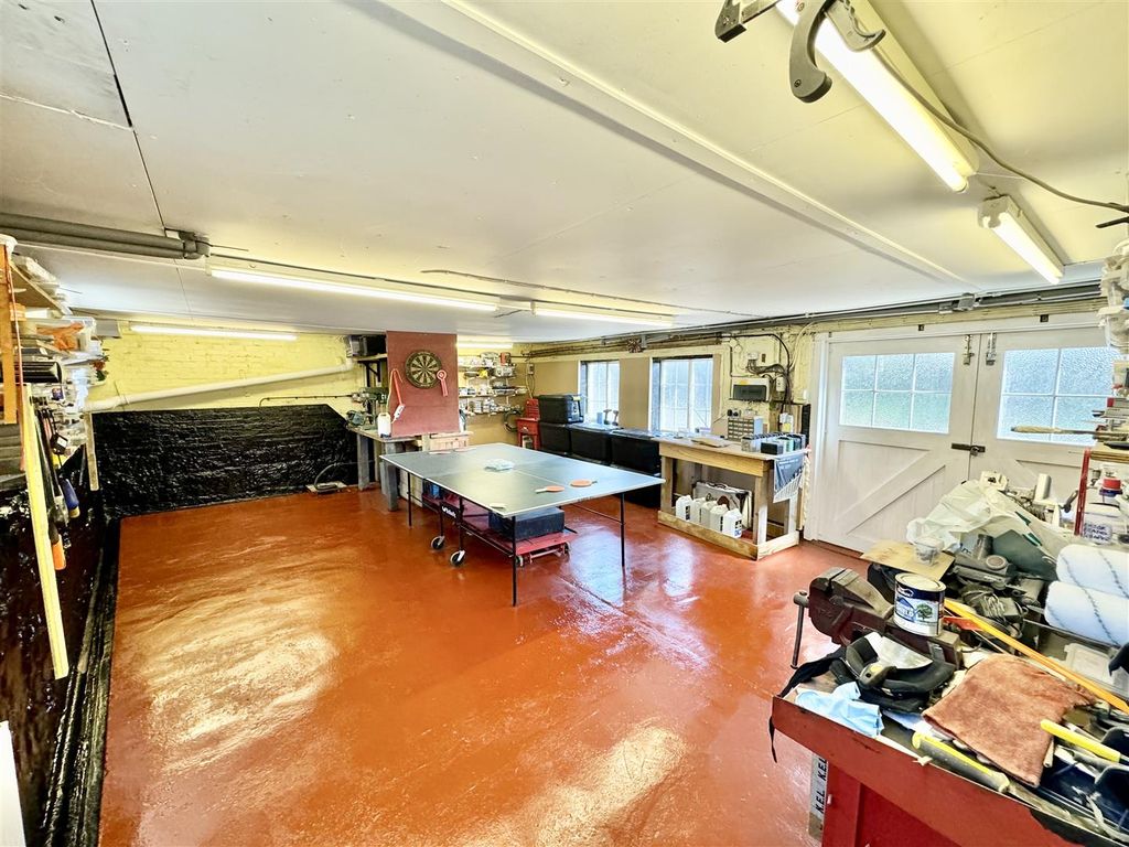 Property photo 3 of 46