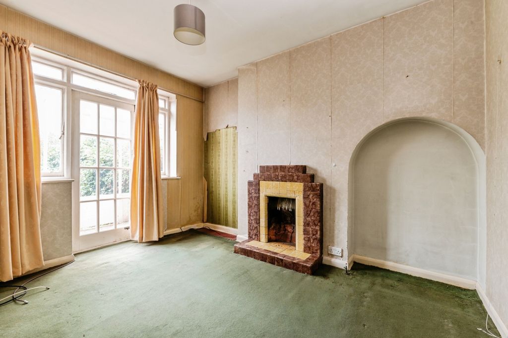 Property photo 3 of 12 Dining Room