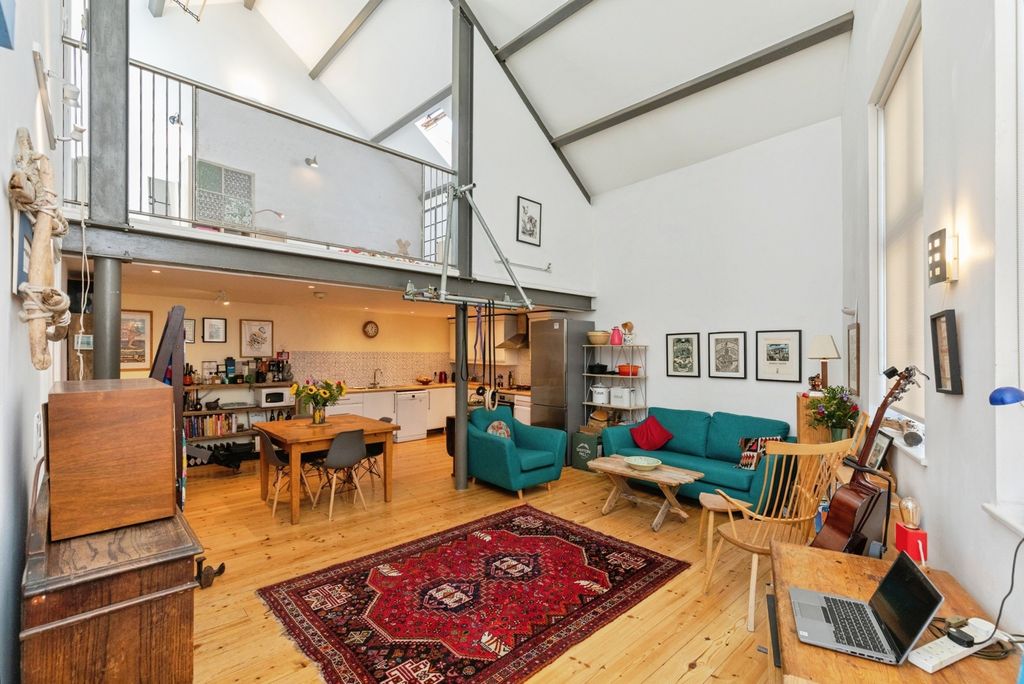 Property photo 2 of 20 Pbox-Img.Jpg