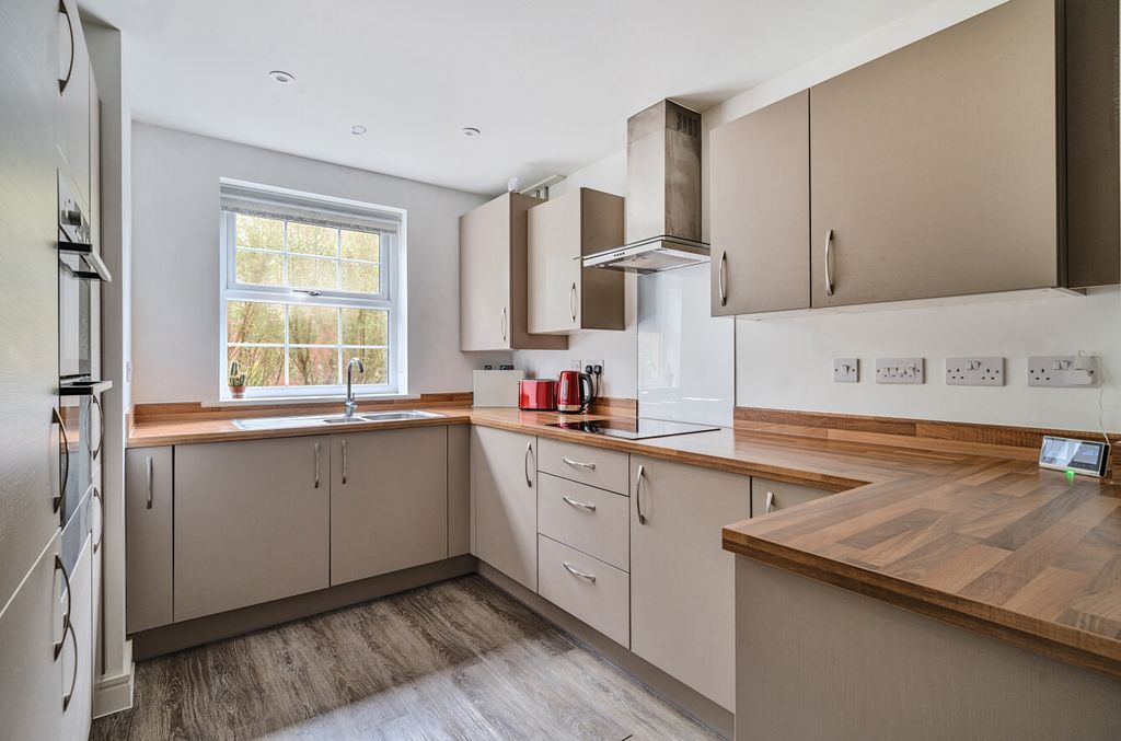 Property photo 2 of 25 1299311-16-683872...