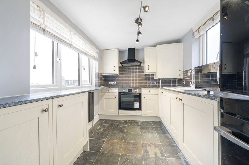 Property photo 3 of 11 Kitchen