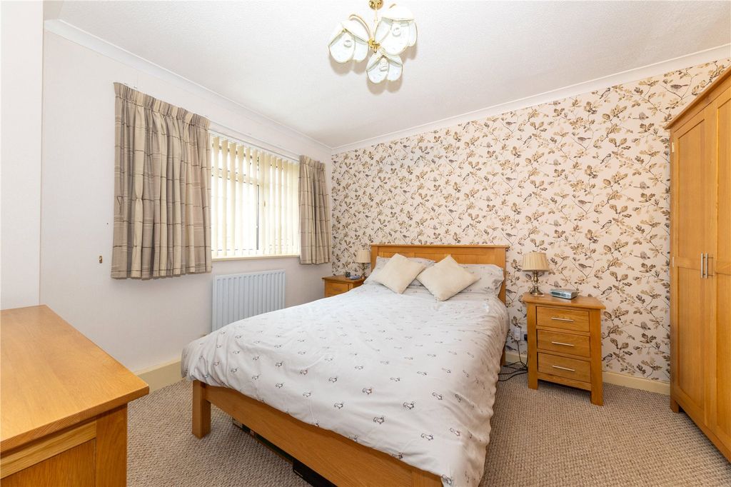 Property photo 2 of 17 Bedroom 1