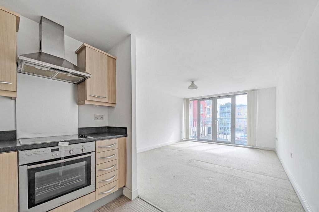 Property photo 2 of 19 31 Cameronian Square, Worsdell Drive, Gateshead, Tyne And Wear, Ne8 2Db