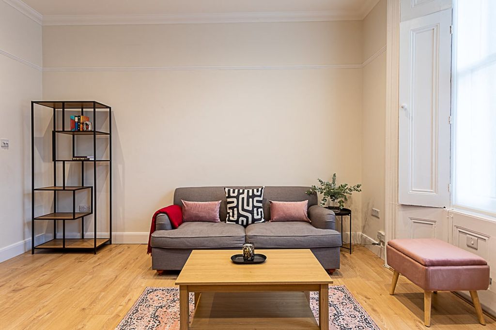 Property photo 1 of 23 Living Room