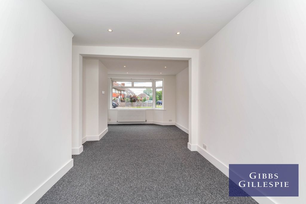 Property photo 2 of 10 2 Lounge