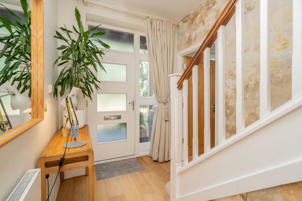Property photo 2 of 37