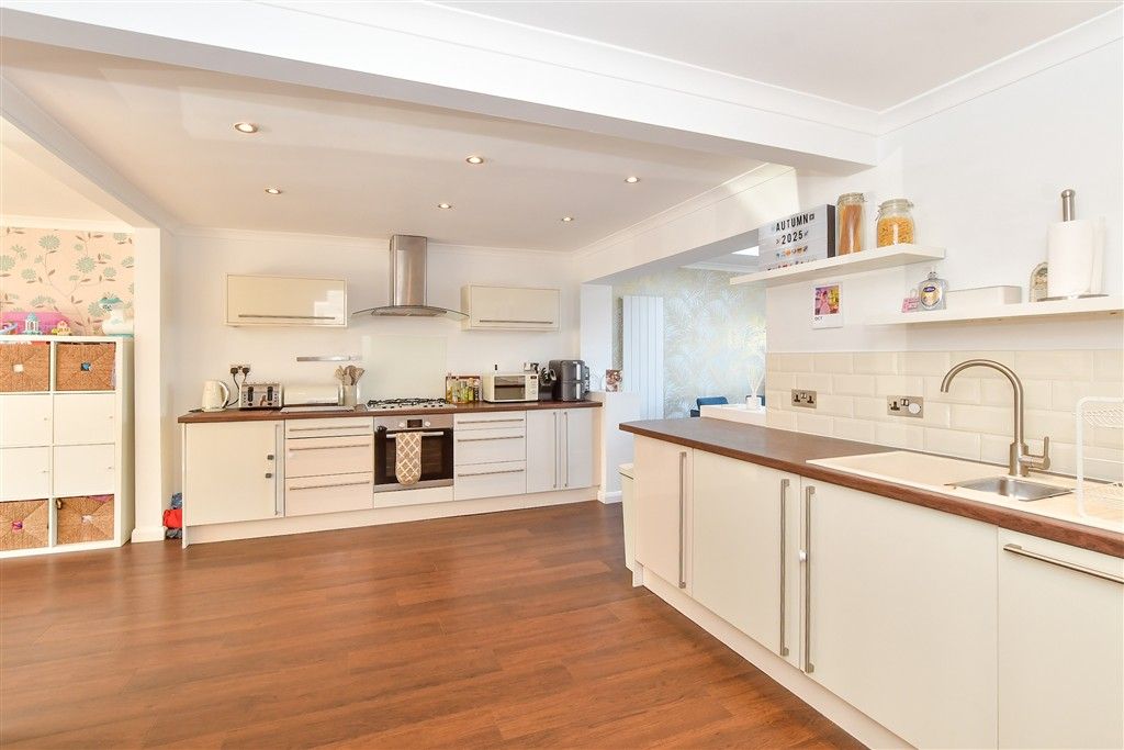 Property photo 3 of 15 Kitchen