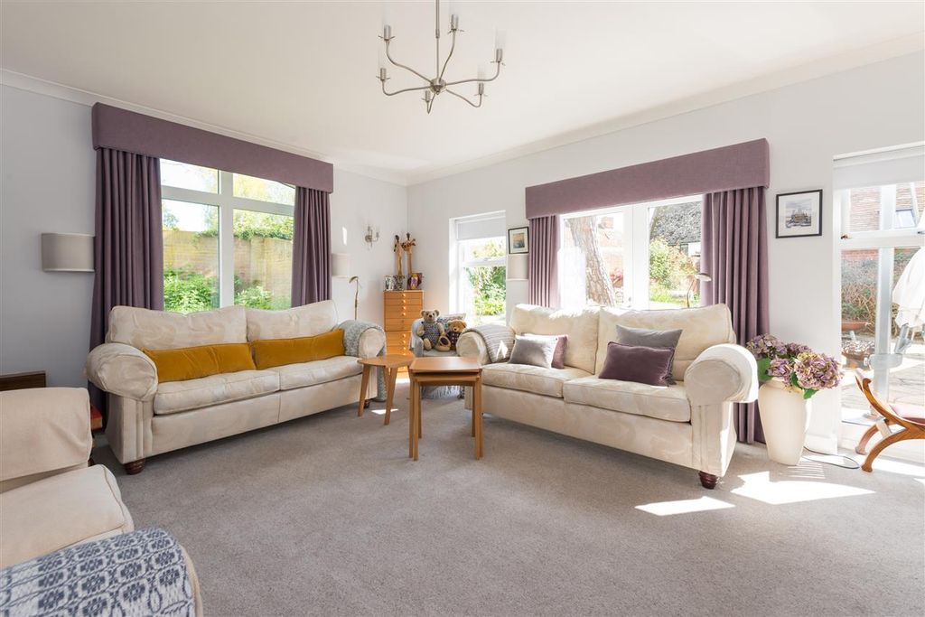 Property photo 2 of 33