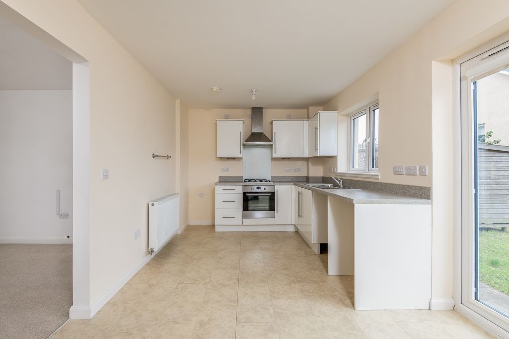 Property photo 3 of 22 Dining Kitchen