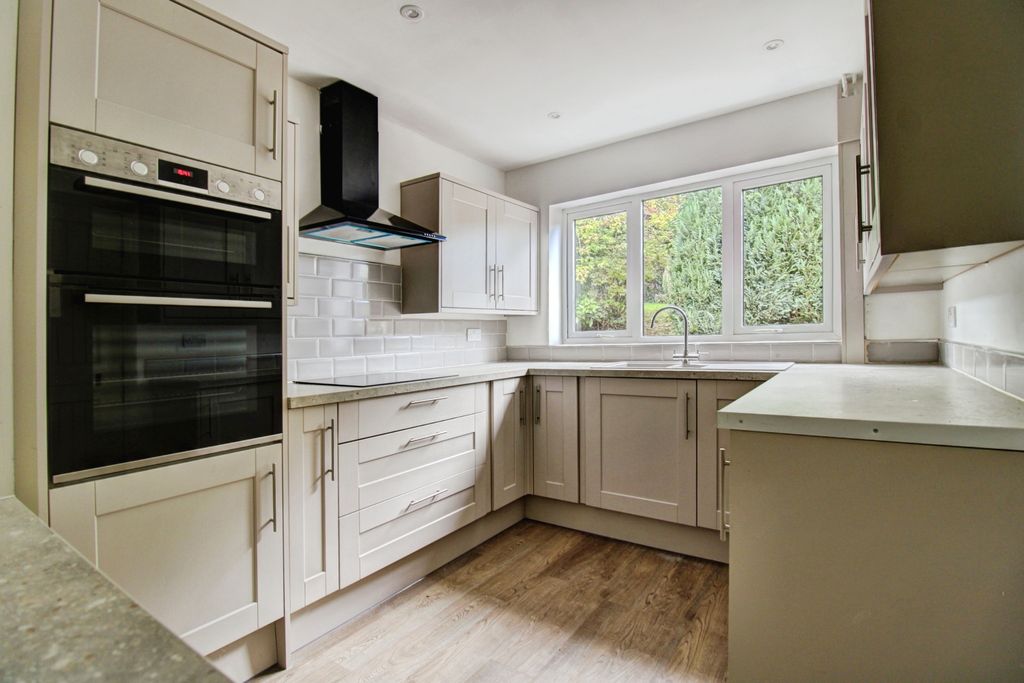 Property photo 3 of 23 Kitchen