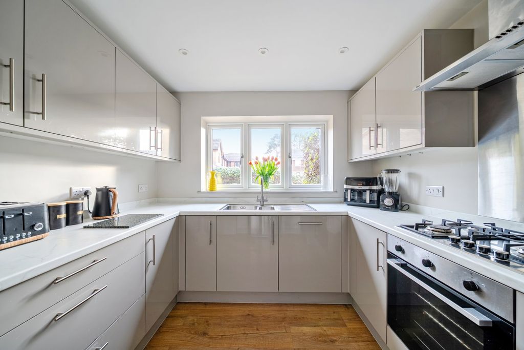 Property photo 2 of 17 Picture No. 40