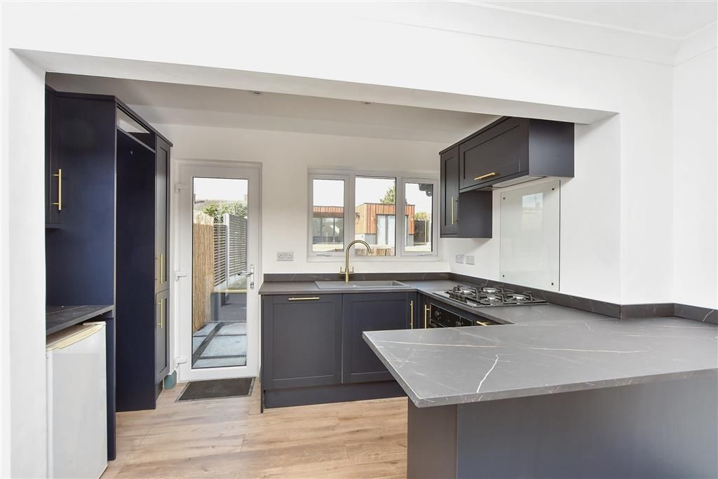 Property photo 1 of 10 Kitchen