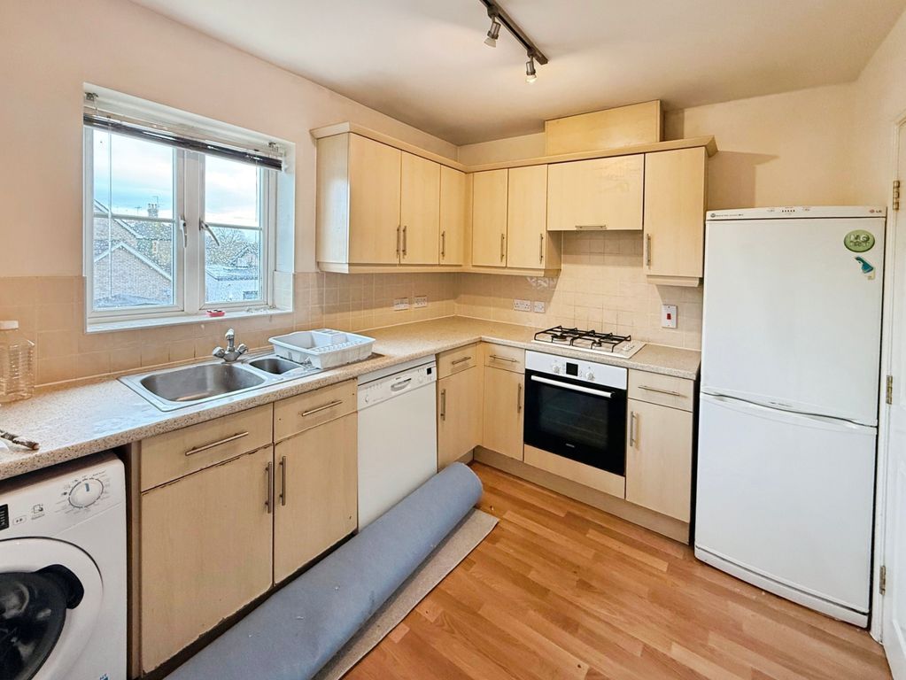 Property photo 3 of 7 Kitchen