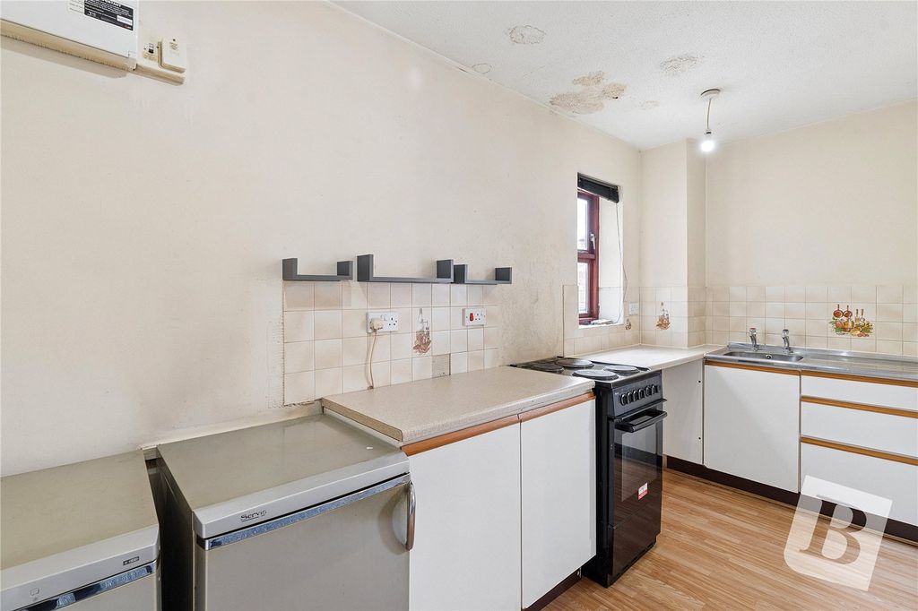 Property photo 3 of 7 Kitchen