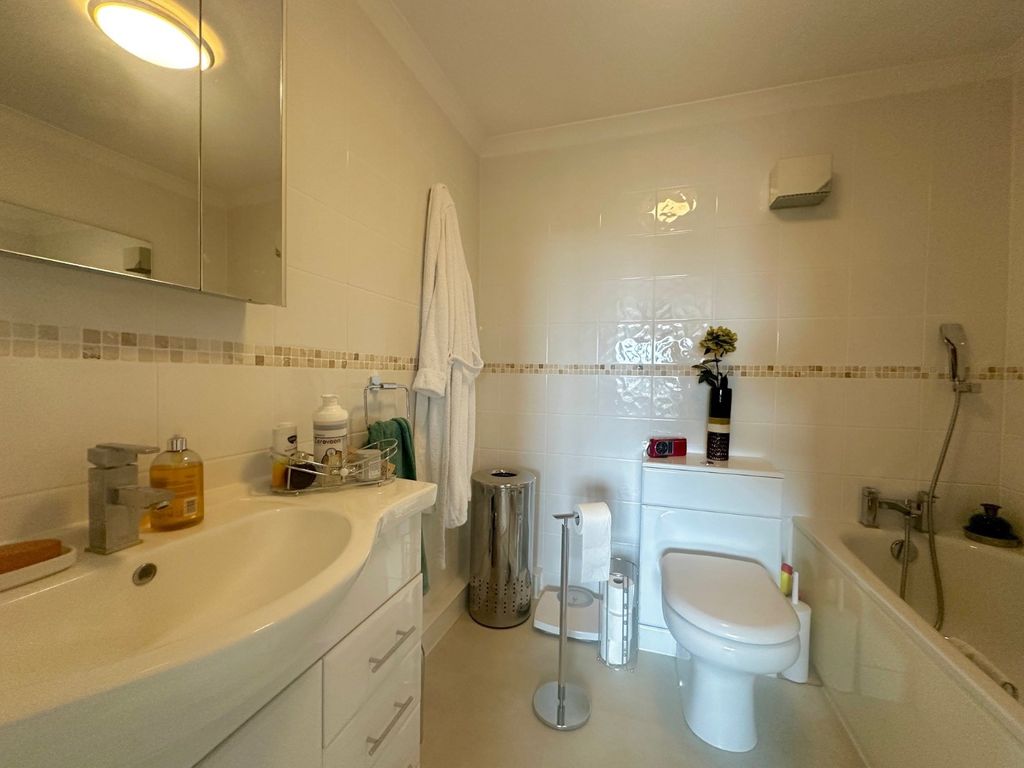 Additional image 10 of 2 bed flat for saleThe Queens, Ranelagh Road, Deal CT14