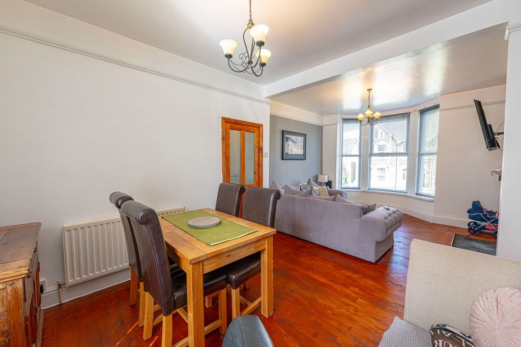 Property photo 3 of 33