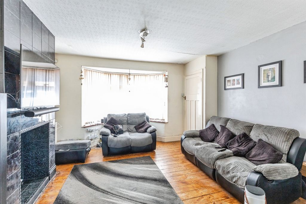 Property photo 3 of 13