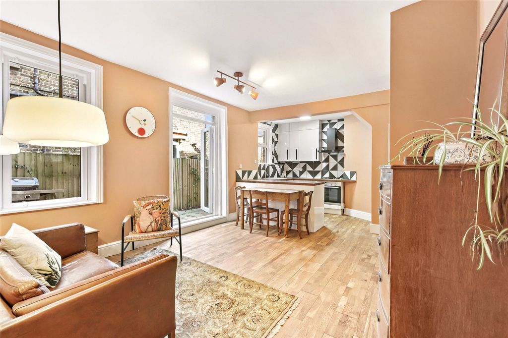 Property photo 1 of 8 Living Room