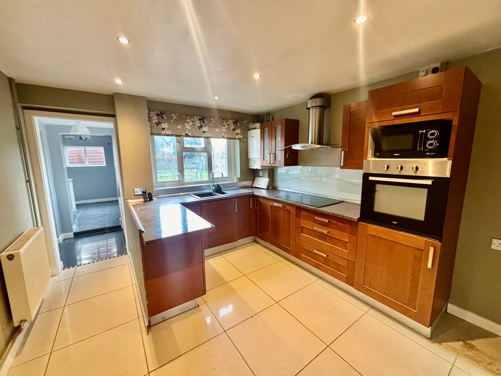 Property photo 2 of 12 Kitchen
