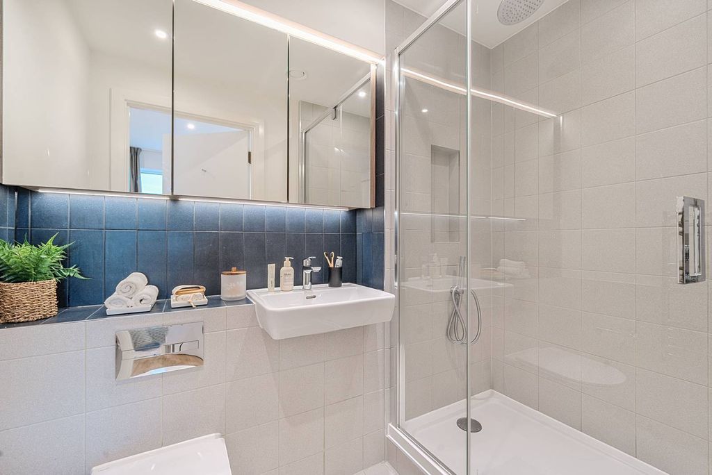 Property photo 2 of 39