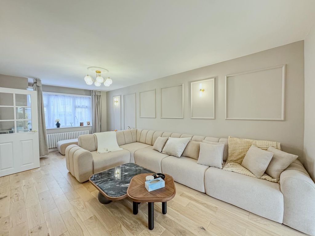 Property photo 1 of 16 3-Bedroom Newly Refurbished Terraced House To Rent Â€“ Maybank Avenue, Hornchurch Rm12