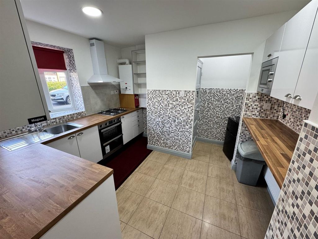 Property photo 3 of 28 Kitchen