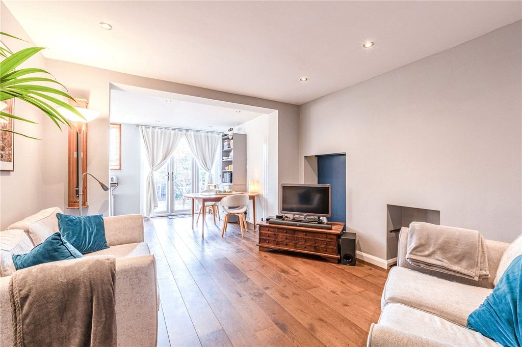 Property photo 2 of 30 Sitting Room