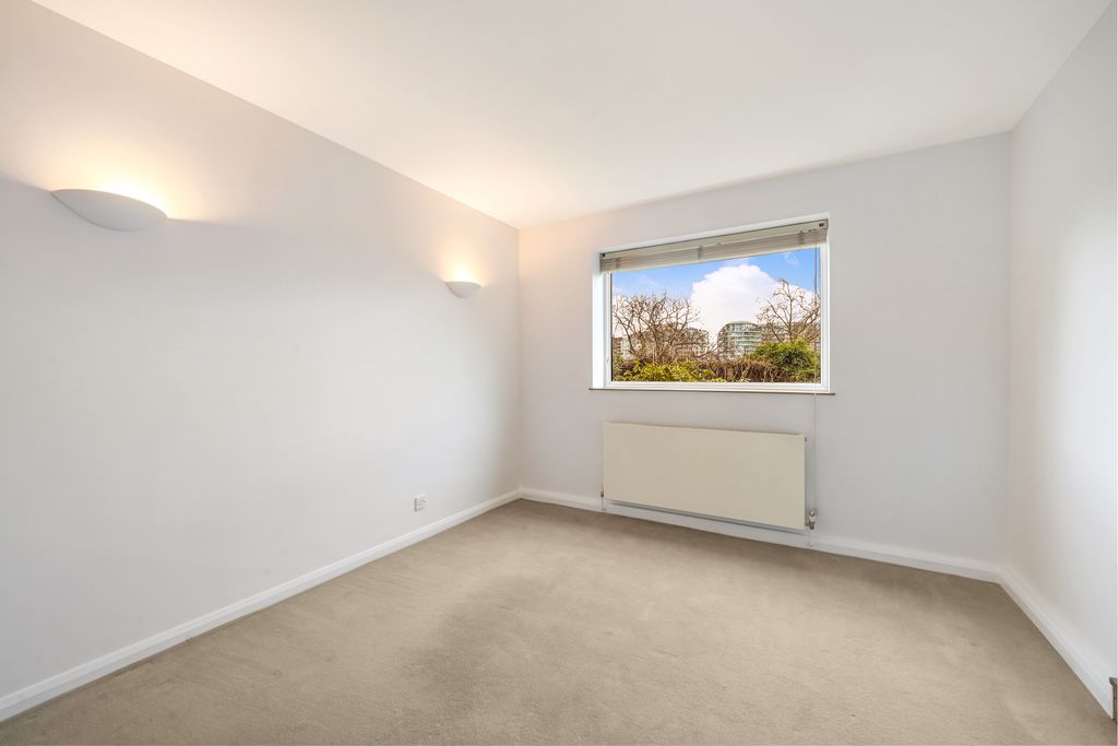 Property photo 2 of 10 Bedroom