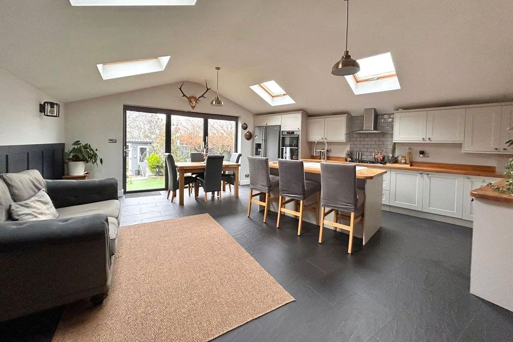 Property photo 2 of 25 Picture No. 30