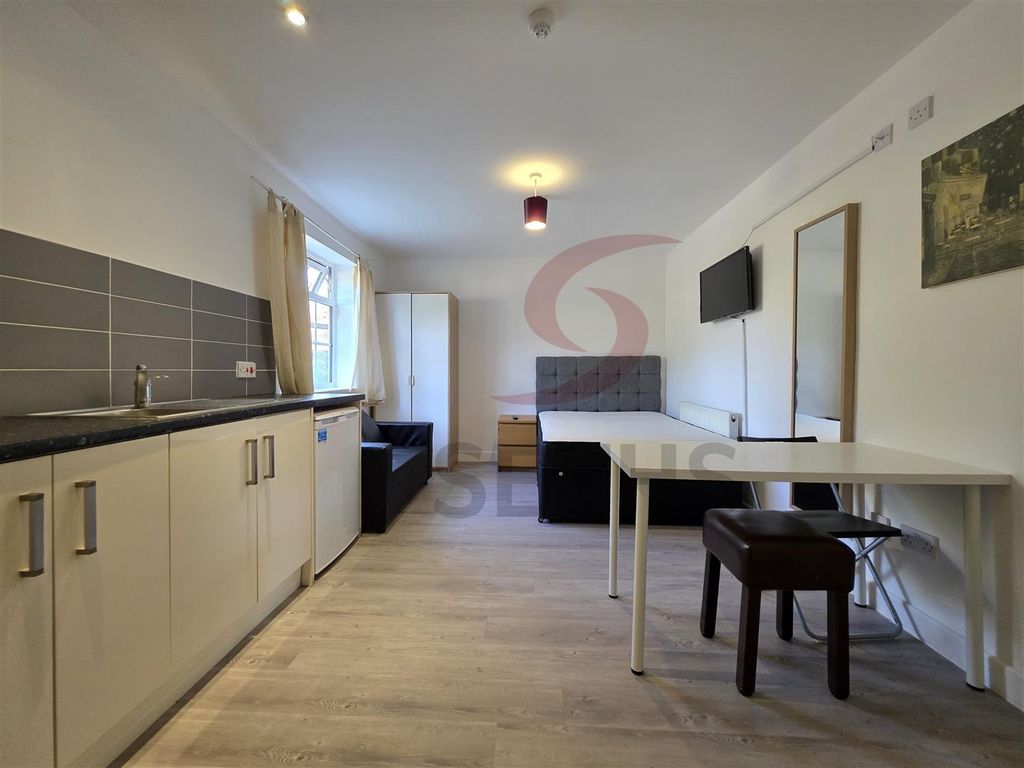 Property photo 1 of 6 Studio