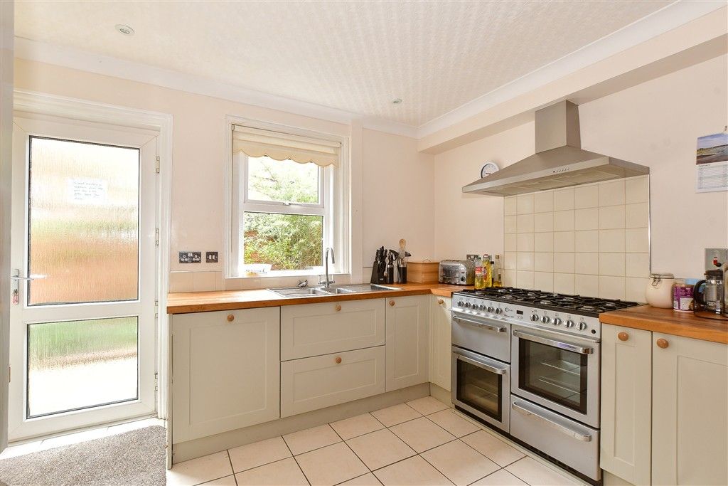 Property photo 2 of 18 Kitchen