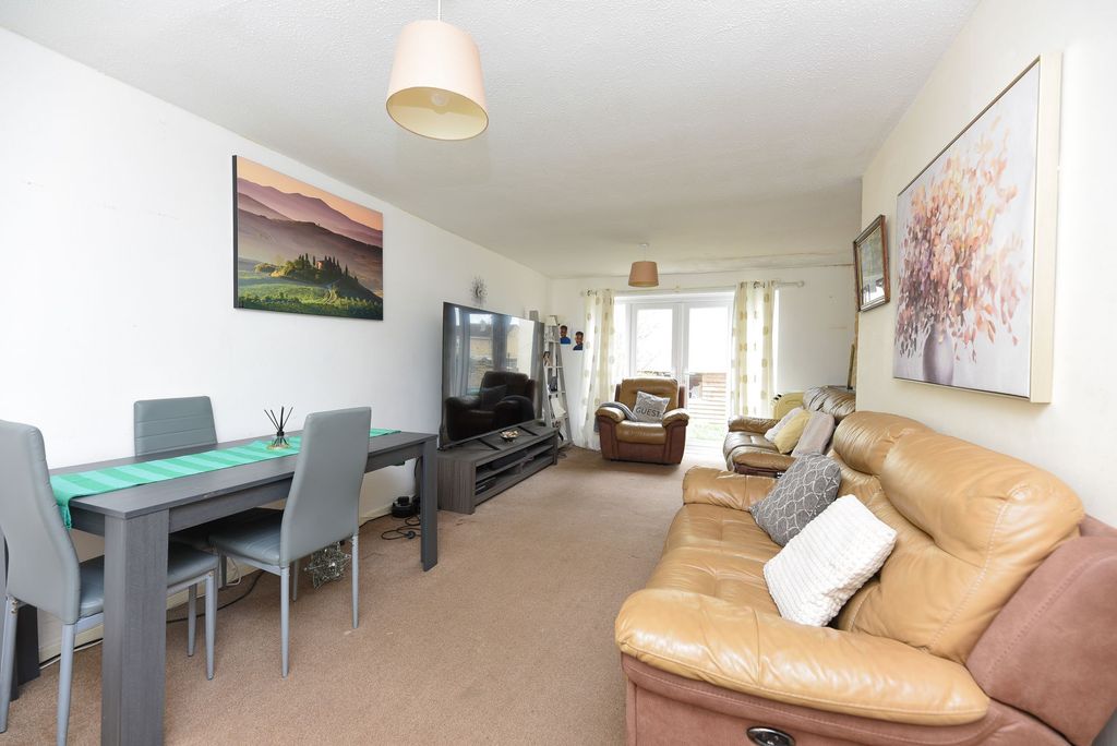 Property photo 3 of 8